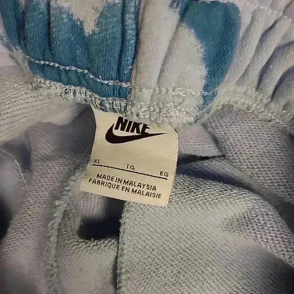 Nike Sportswear Club French Terry  Shorts Blue DO6572-548 Boys Size XL - Picture 6 of 6